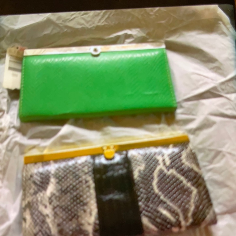 MOVING SALE NO HAGGLING ATTENTION BLACK/WHITE & LIME GREEN WALLET GIFT SET